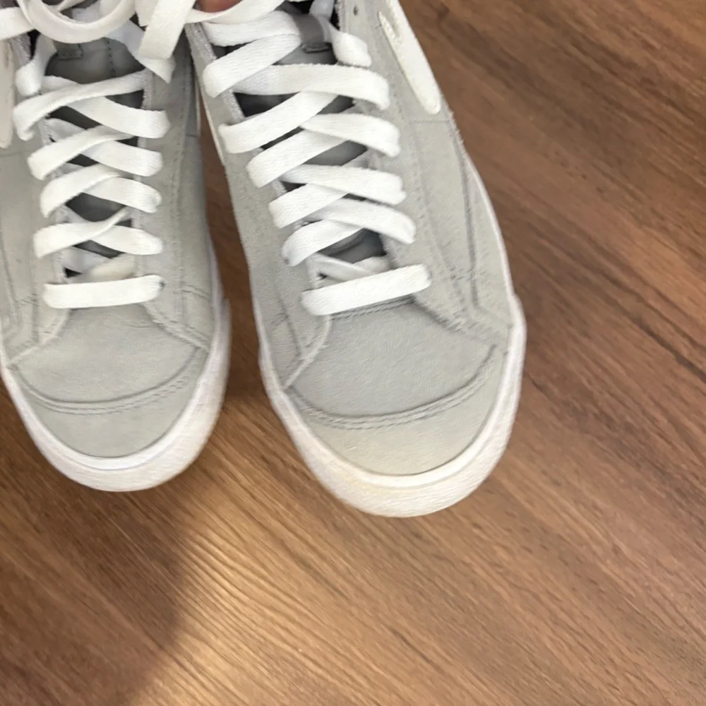 Nike Gray & White suede Blazers Boys 5y